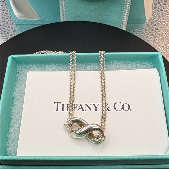 Full inclusion🌼🌸Tiffany & Co. Infinity Silver Necklace W/ Pouch-No callouts- - Picture 11 of 11